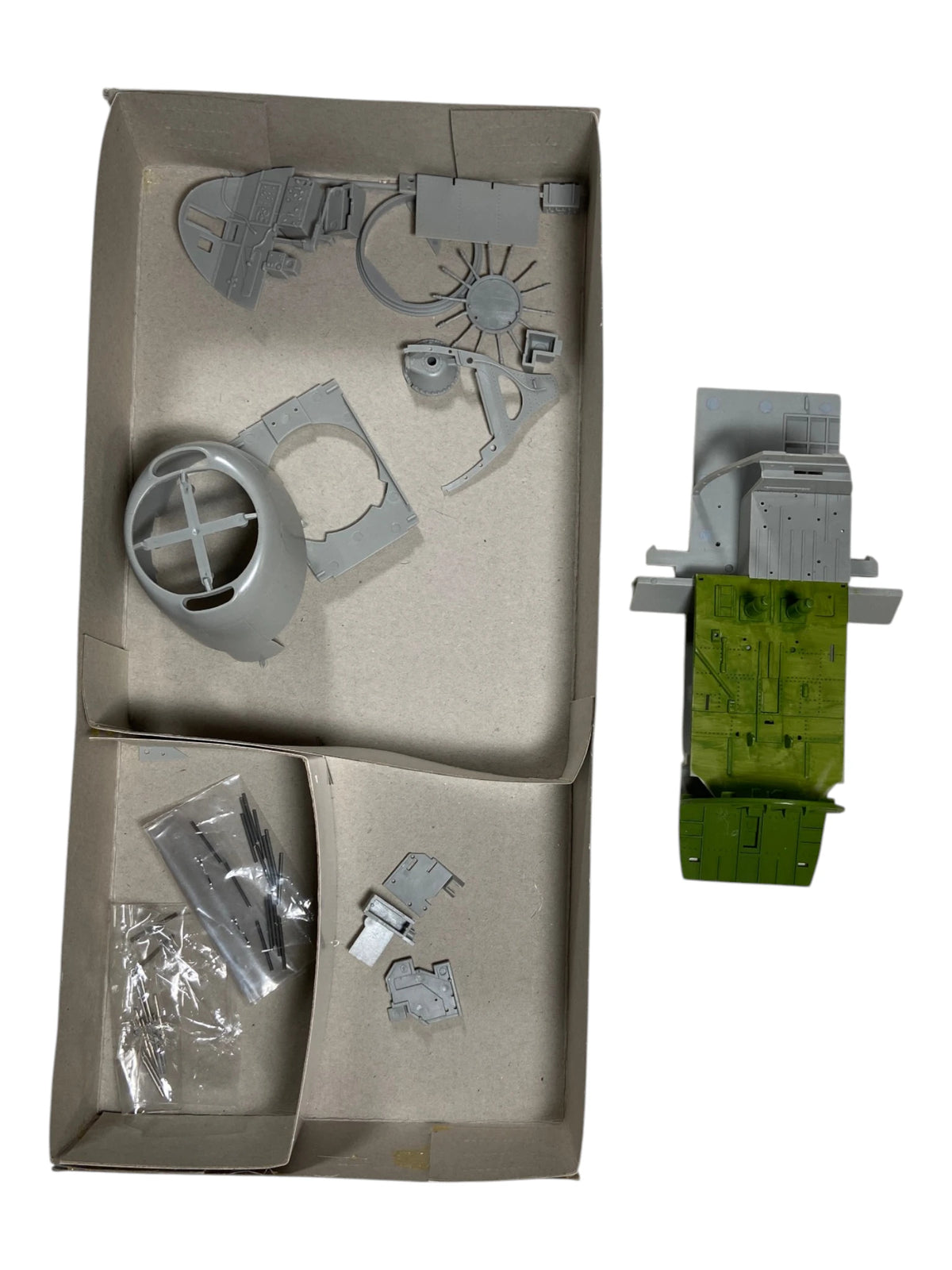 Trumpeter 1:32 TBM-3 Avenger (incompleet) 02234
