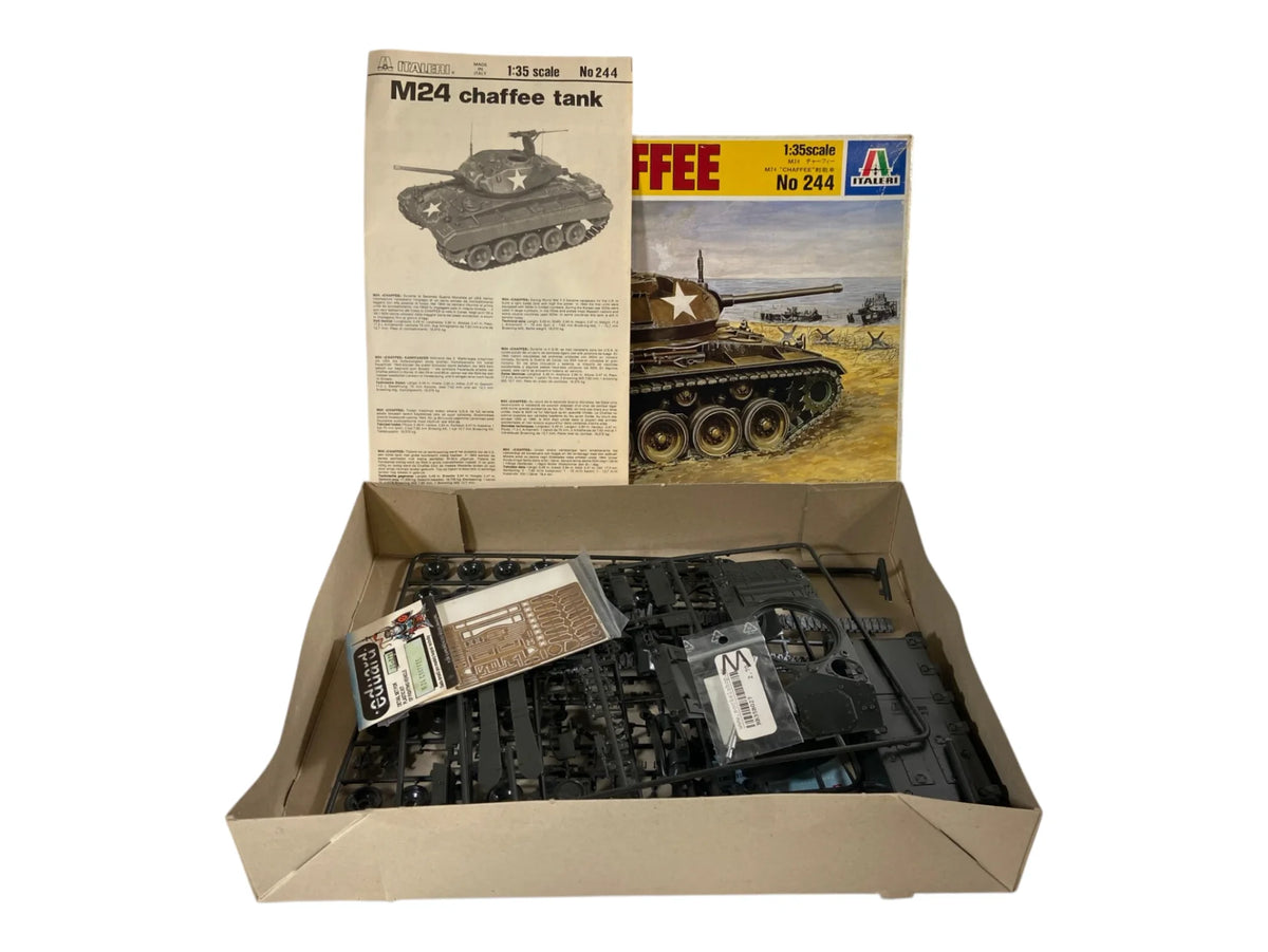 Italeri 1:35 M-24 Chaffee incl. upgrades 244