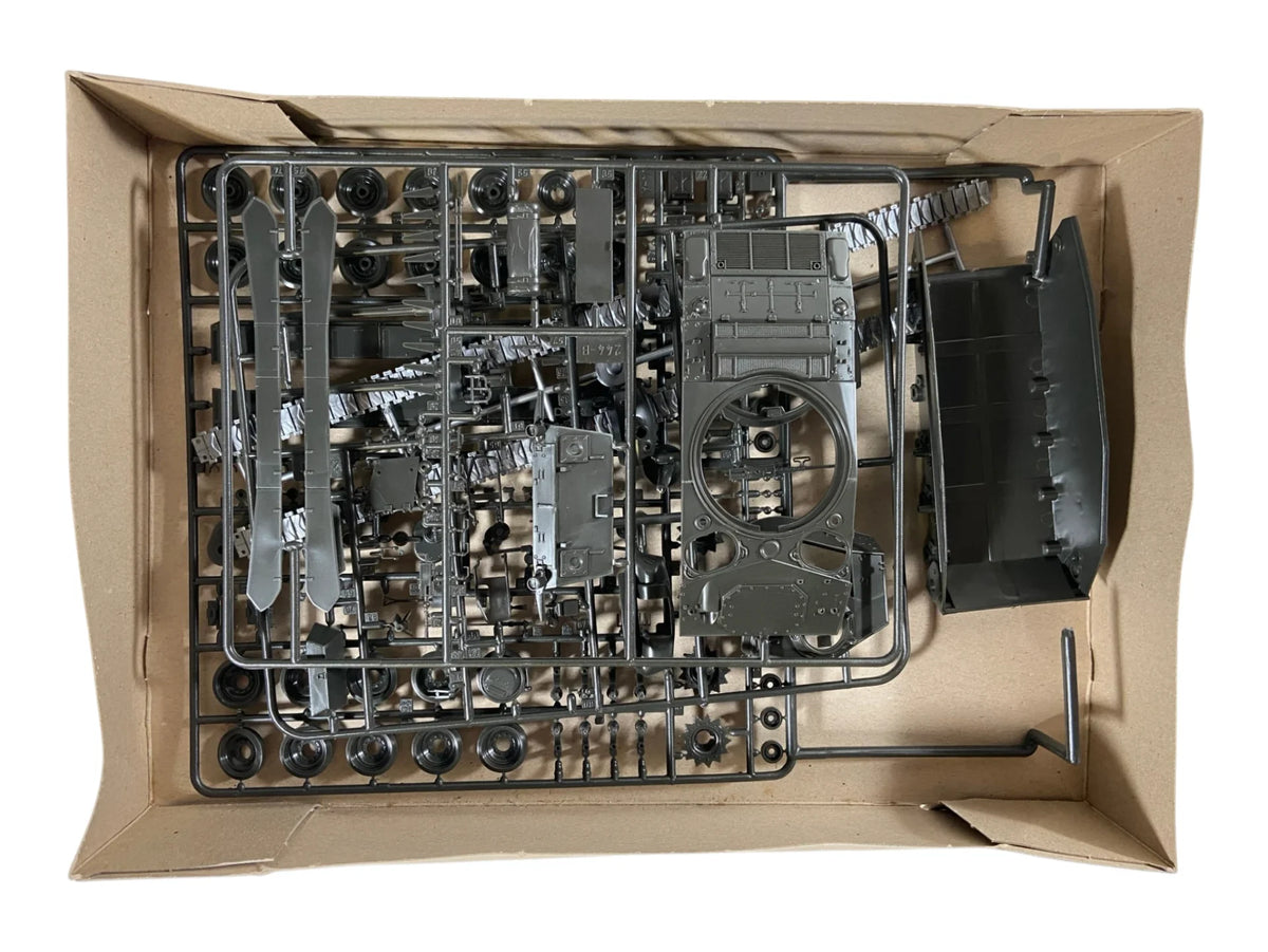 Italeri 1:35 M-24 Chaffee incl. upgrades 244